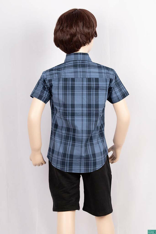 Boy’s half sleeve regular fit Shirt with two fashionable pockets in the front.