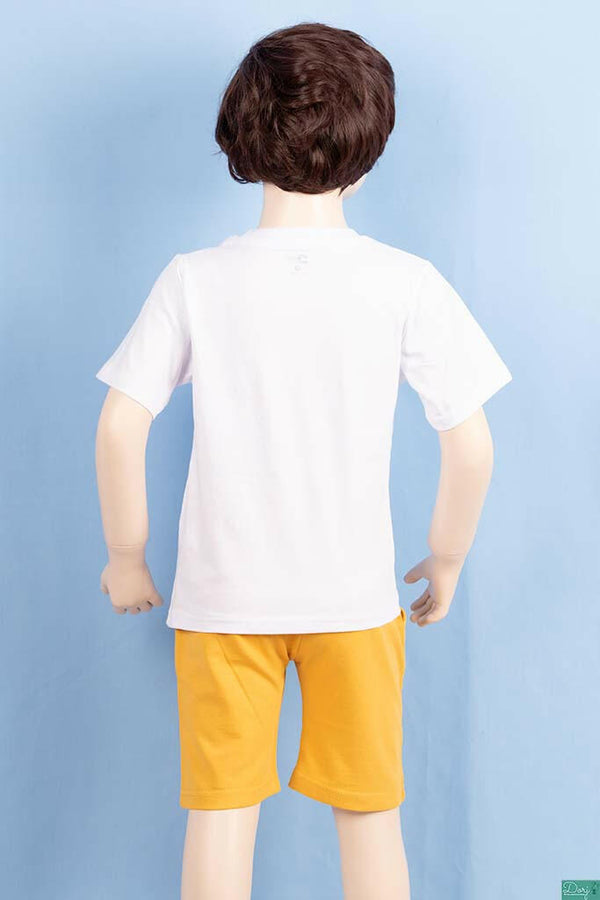 Boy's round neck regular fit short sleeve T-shirts.