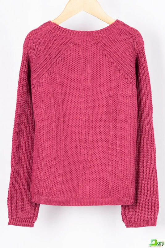 Girl’s full sleeve slim fit round neck knitted sparkle sweater in various colours. A very beautifully knitted comfortable sweater with 65% cotton & 35% polyester. Suitable for Winter and Spring.