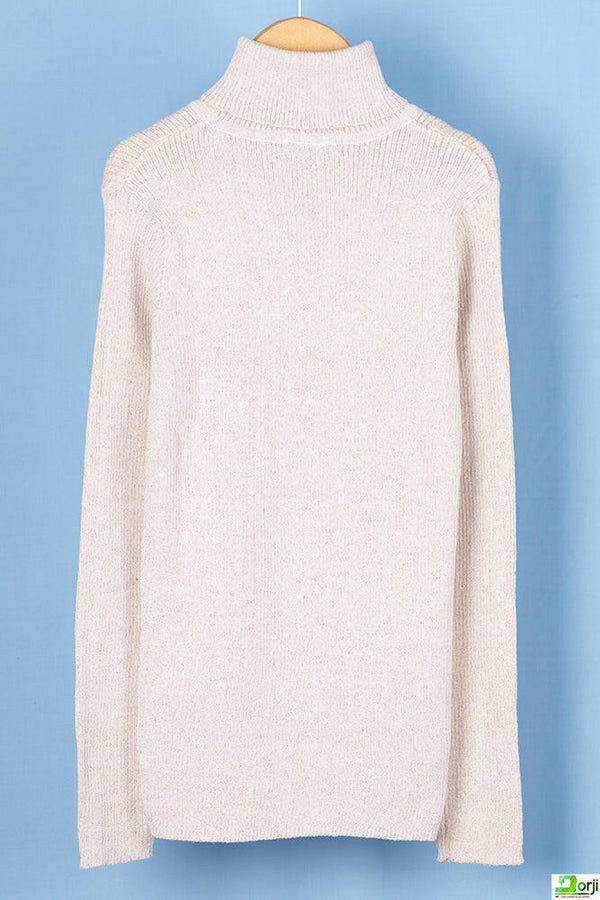 Girl’s full sleeve regular fit high neck sparkle sweater in Off white. A very soft comfortable sweater with 100% cotton.