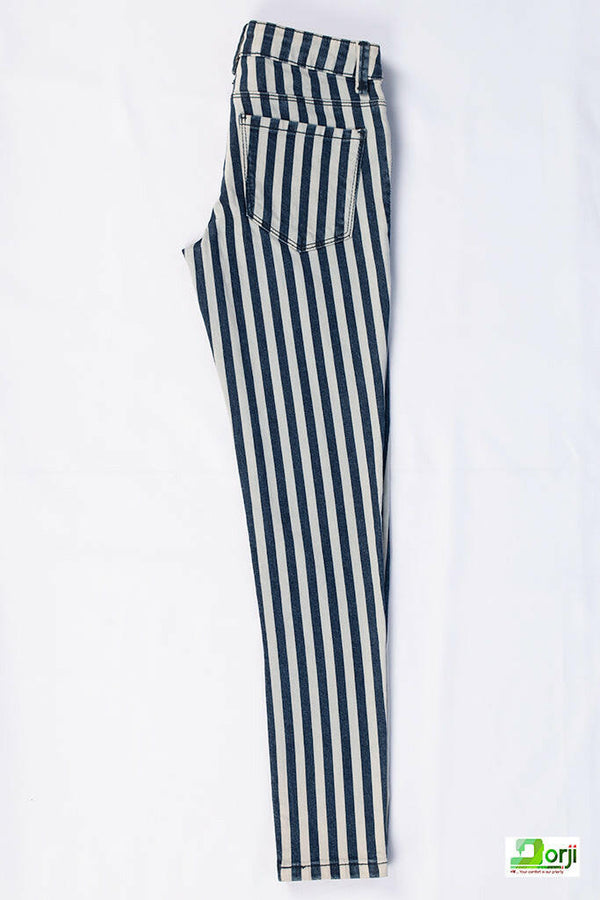 Girl’s comfortable regular fit colourful Stripe Jeggings.