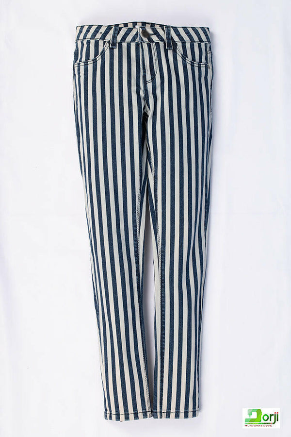 Girl’s comfortable regular fit colourful Stripe Jeggings.