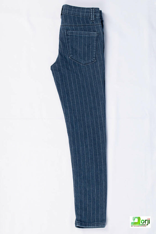 Girl’s comfortable regular fit colourful Stripe Jeggings.