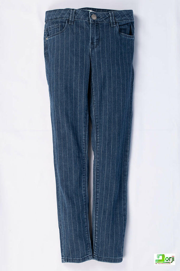 Girl’s comfortable regular fit colourful Stripe Jeggings.