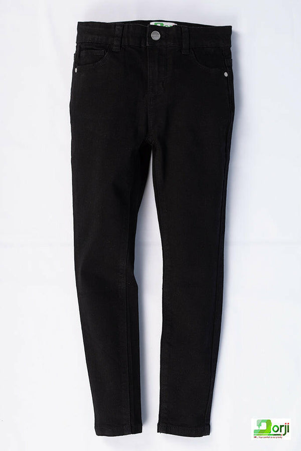 Girl's comfortable slim fit Jeans in Black.