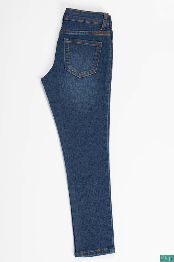 Girl's regular fit Denim Jeans in Blue with small pockets.