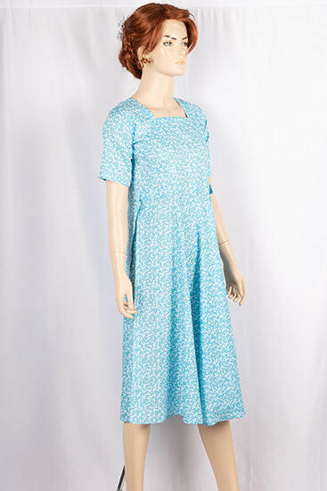 Ladies square neck with half sleeve frock dress.