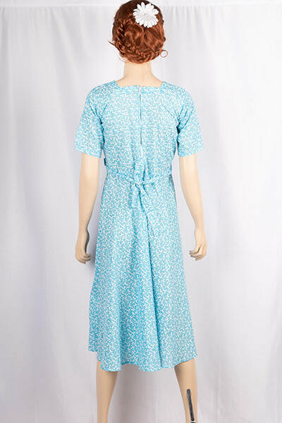 Ladies square neck with half sleeve frock dress.