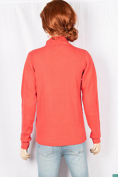 Ladies full sleeve casual fit round neck sweater.