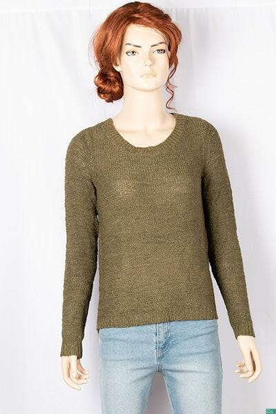 Ladies full sleeve casual fit round neck soft chunky sweater.