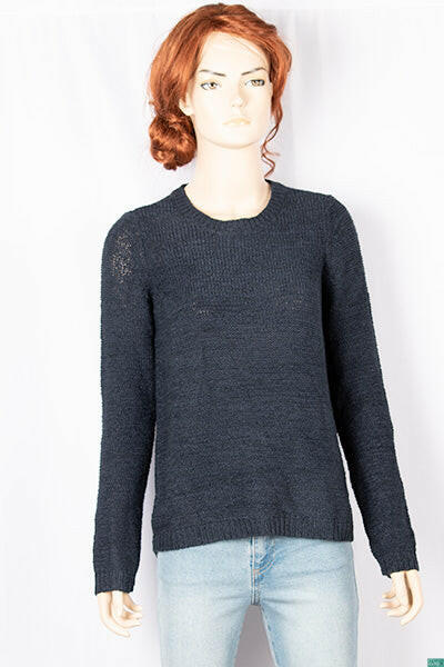 Ladies full sleeve casual fit round neck soft chunky sweater.