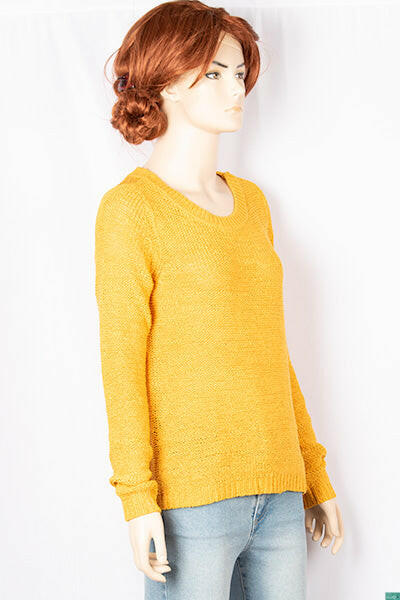 Ladies full sleeve casual fit round neck soft chunky sweater.