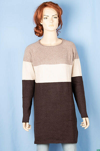 Ladies full sleeve casual fit round neck shaded long sweater.