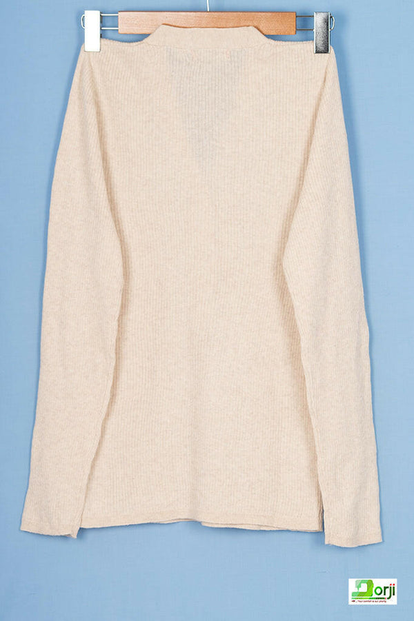 V neck full sleeve ladies’ light soft sweater with button