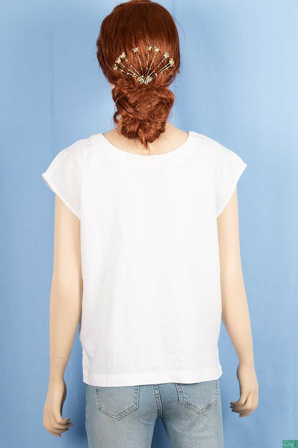 Ladies sleeveless V neck loose fit regular use tops.