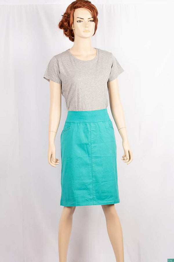 Ladies casual fit Stretchable waist skirt with pockets.