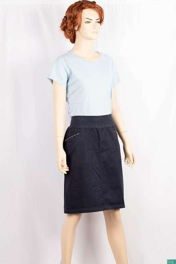 Ladies casual fit Stretchable waist skirt with pockets.