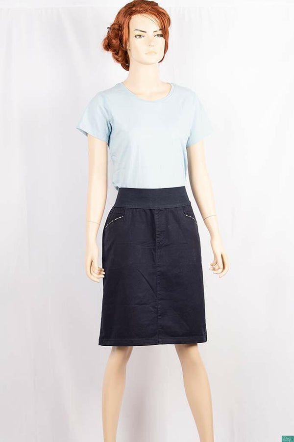 Ladies casual fit Stretchable waist skirt with pockets.