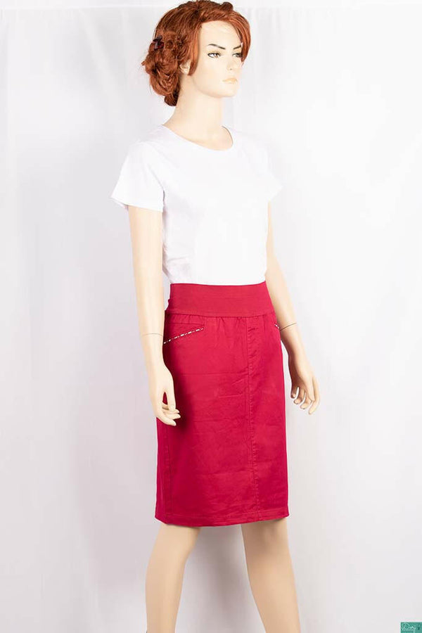 Ladies casual fit Stretchable waist skirt with pockets.