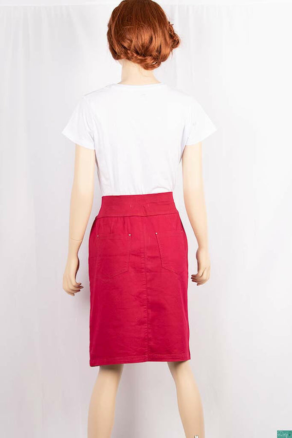 Ladies casual fit Stretchable waist skirt with pockets.