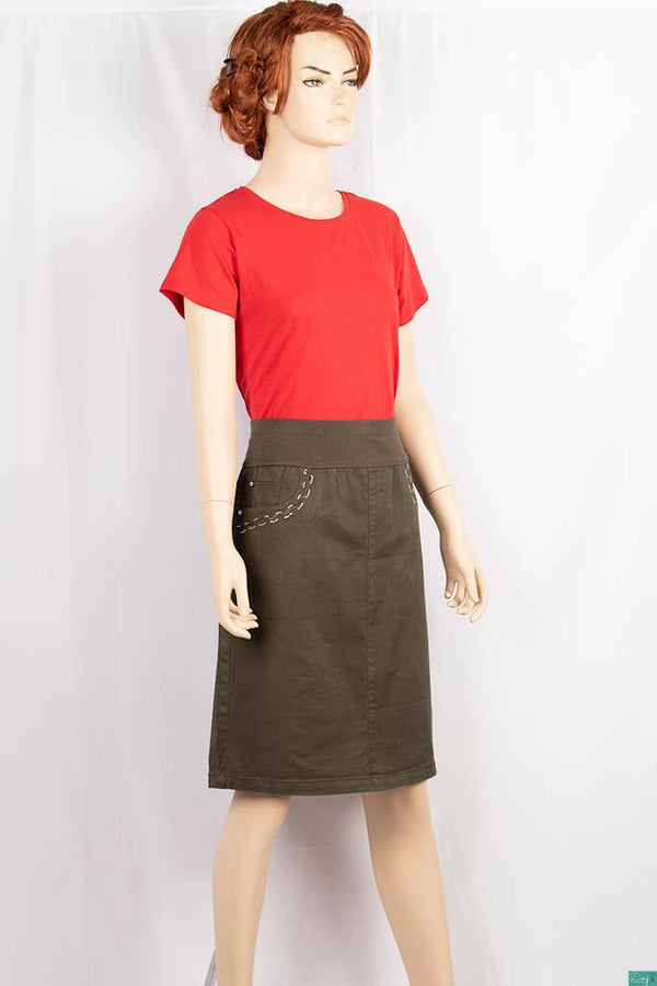 Ladies casual fit Stretchable waist skirt with pockets.