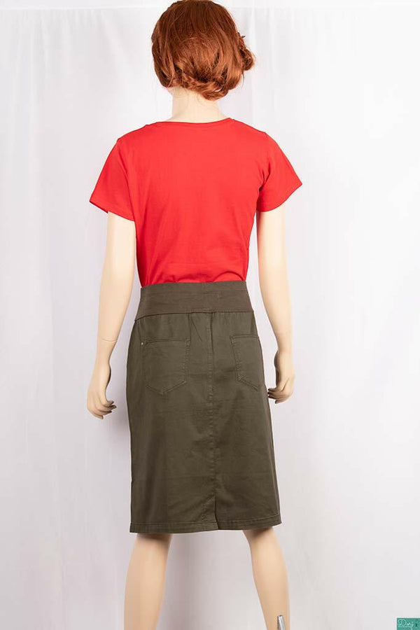Ladies casual fit Stretchable waist skirt with pockets.
