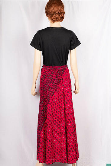 Ladies casual fit Stretchable waist skirts with Side optional belts.