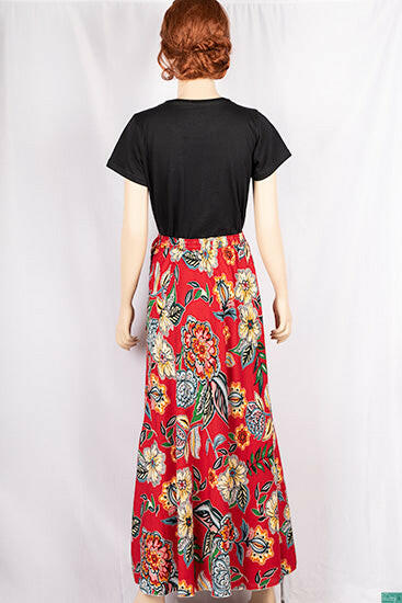 Ladies casual fit Stretchable waist skirts with Side optional belts.