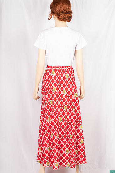 Ladies casual fit Stretchable waist skirts with Side optional belts.