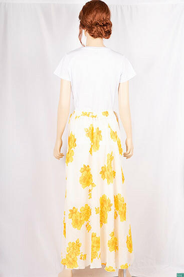 Ladies casual fit Stretchable waist skirts with Side optional belts.