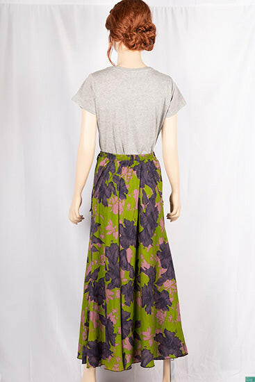 Ladies casual fit Stretchable waist skirts with Side optional belts.