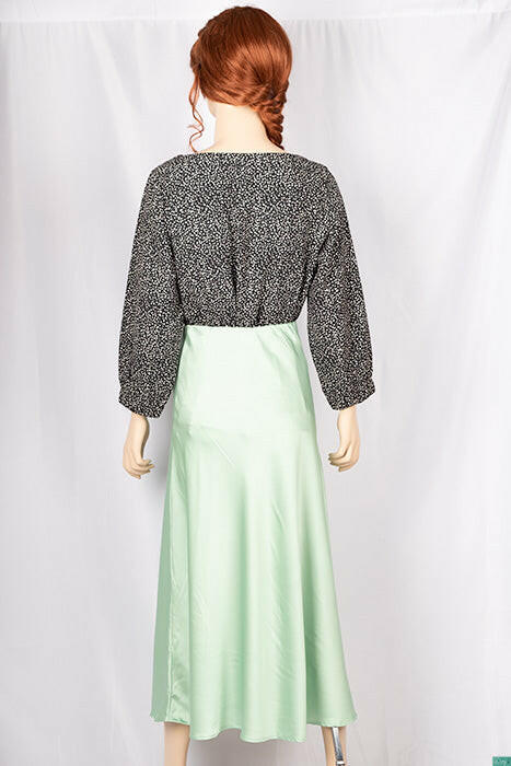 Ladies casual fit mid length Stylish skirts with Stretchable Waist.