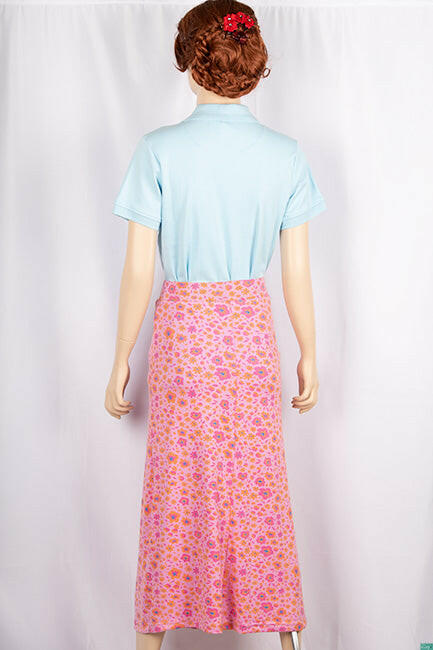 Ladies casual fit mid length stretchy, stylish middle split skirts with buttons.