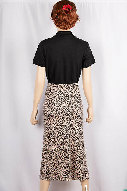 Ladies casual fit mid length stretchy, stylish middle split skirts with buttons.