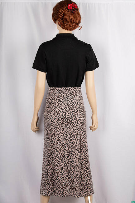 Ladies casual fit mid length stretchy, stylish middle split skirts with buttons.