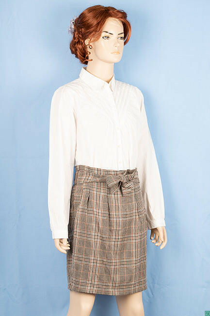 Ladies casual fit short length   Stretchy Stylish skirts with a fashionable bow belt.