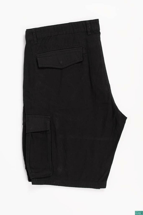 Men’s cargo Casual Shorts are with pockets in Black.