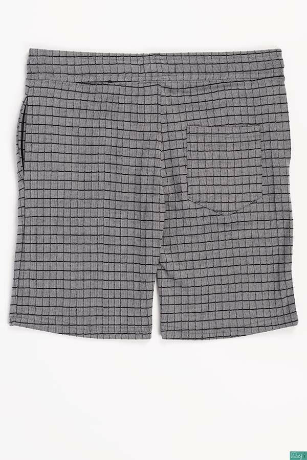 Men’s Comfortable stylish, Casual Shorts with pockets and elastic drawstring waist in Black & Grey Plaids colours.