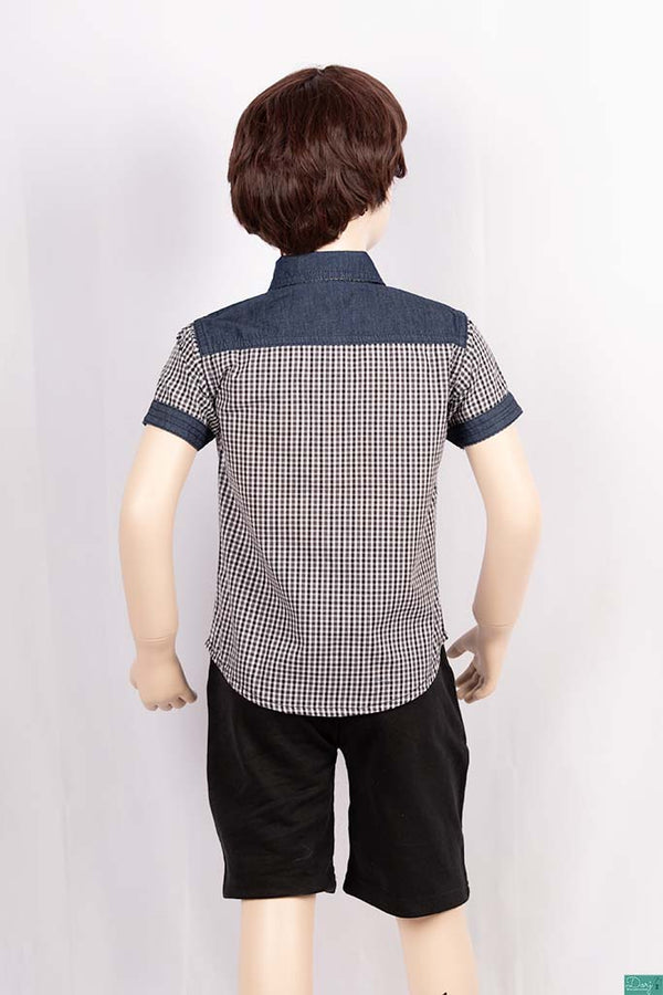 Boy’s half sleeve slim fit Shirts on B & W check with denim collar.