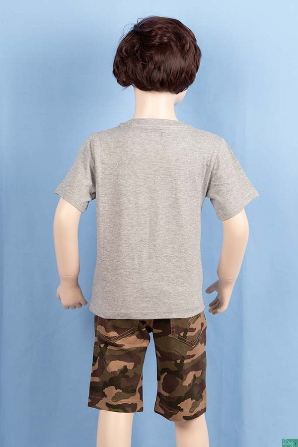Boy's round neck regular fit short sleeve T-shirts. 