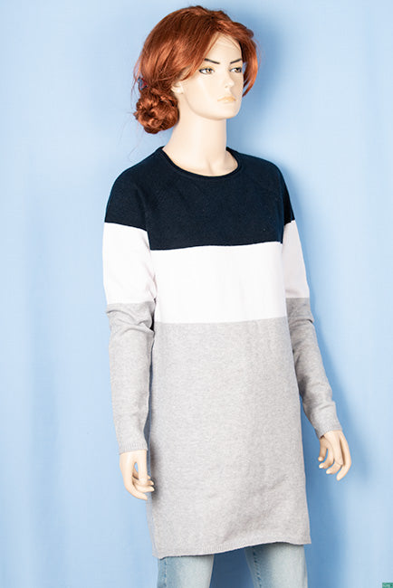Ladies full sleeve casual fit round neck shaded long sweater. 