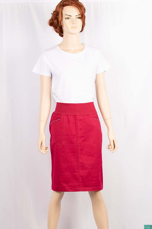 Ladies casual fit Stretchable waist skirt with pockets.