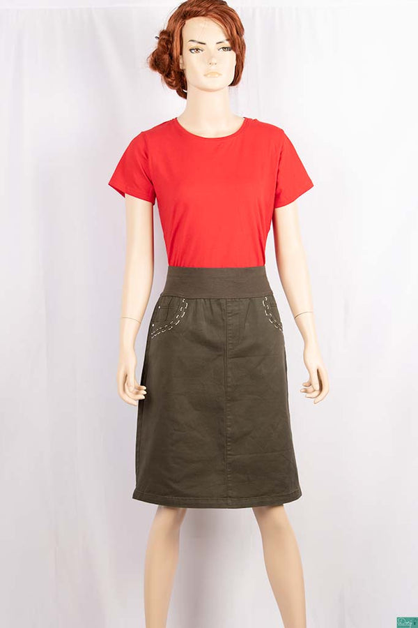 Ladies casual fit Stretchable waist skirt with pockets.