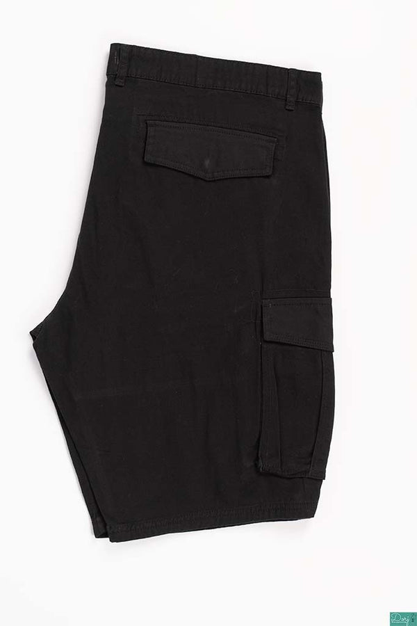 Men’s cargo Casual Shorts are with pockets in Black.