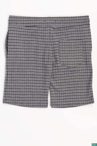 Men’s Comfortable stylish, Casual Shorts with pockets and elastic drawstring waist in Black & Grey Plaids colours. 
